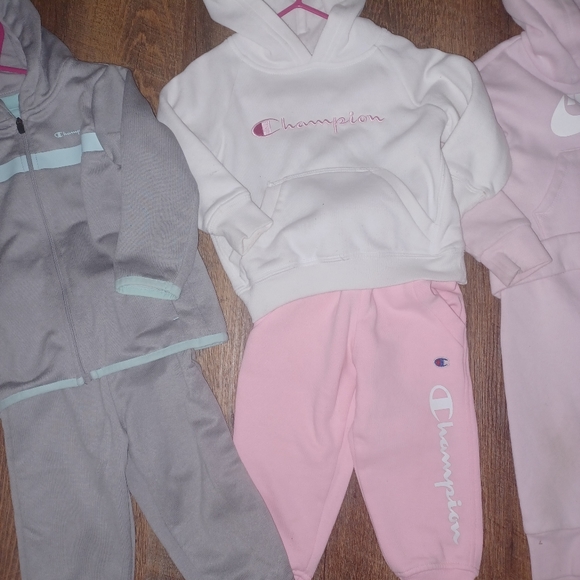 4pc Sweatsuit Bundle 2T - Picture 6 of 7